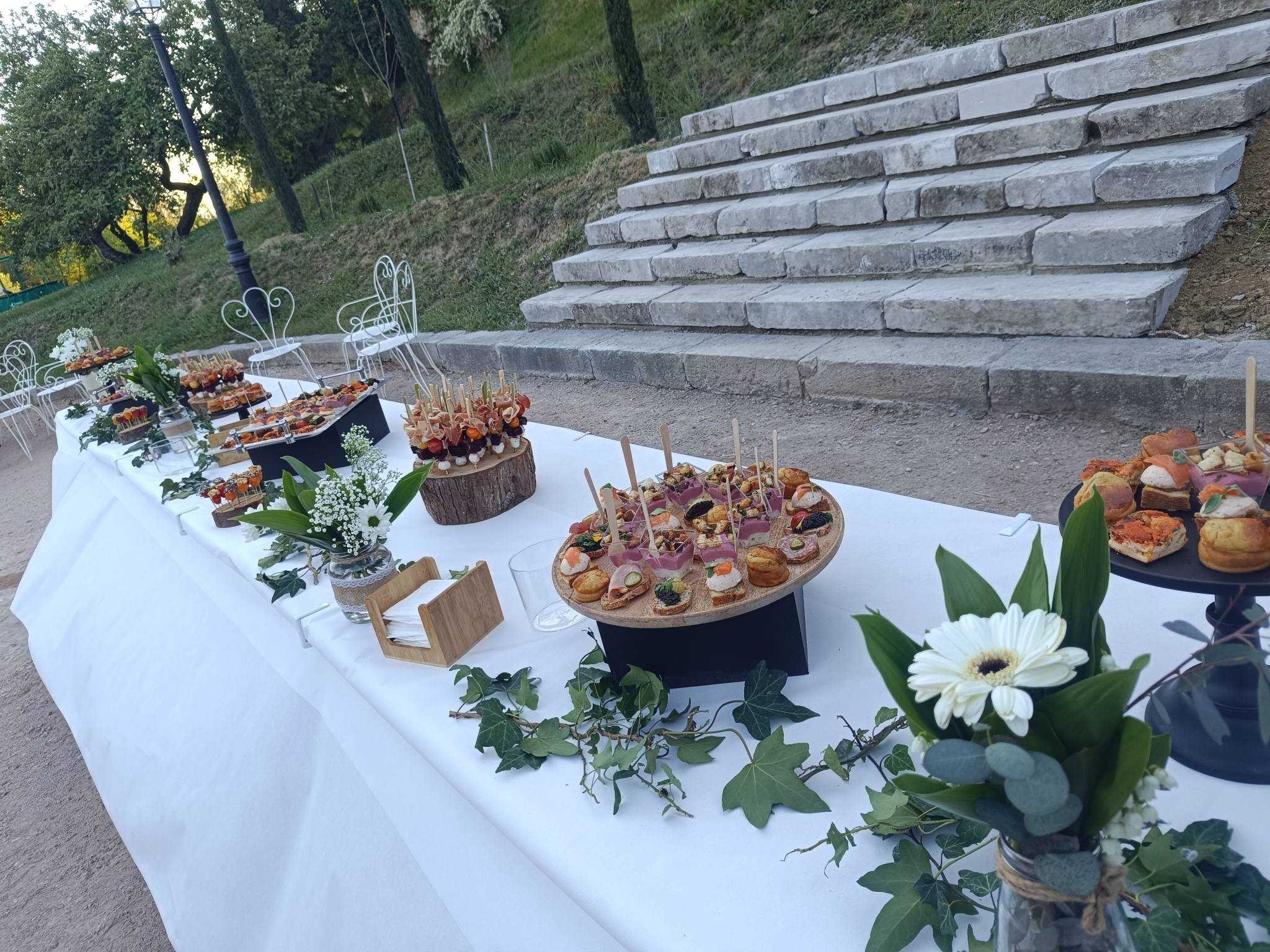Buffet traiteur extérieur pour événement privé